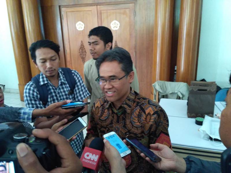 Rektor UGM Menemui Korban Pemerkosaan