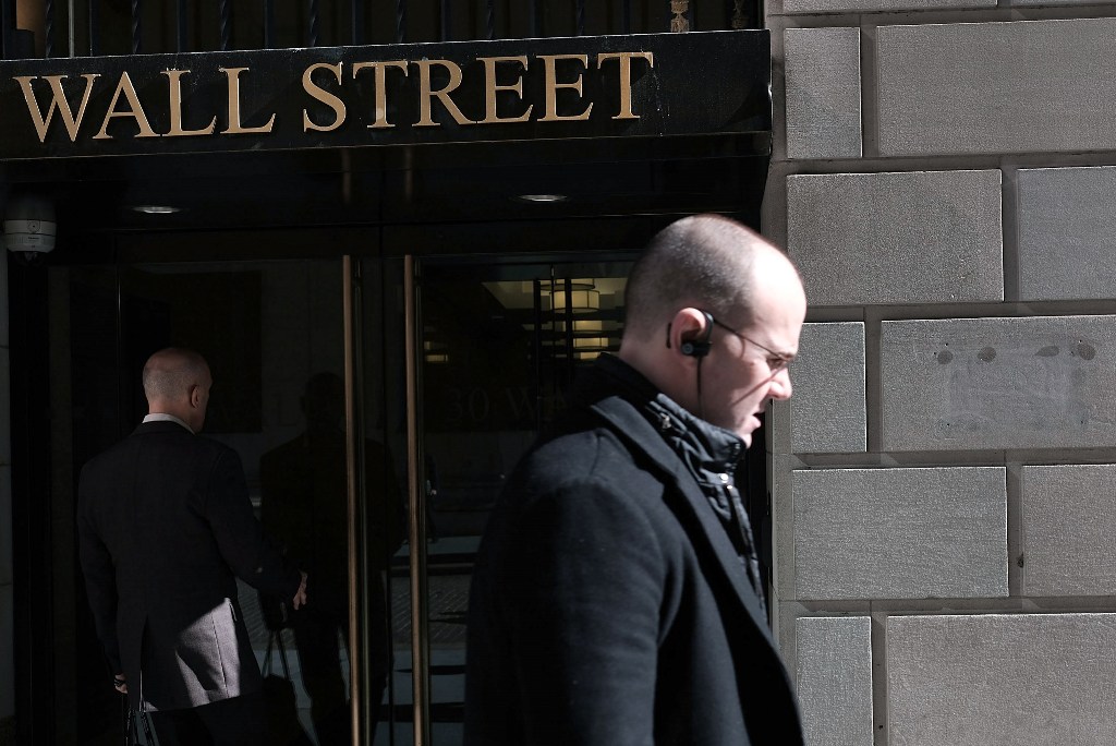 Wall Street Tertekan Saham Apple