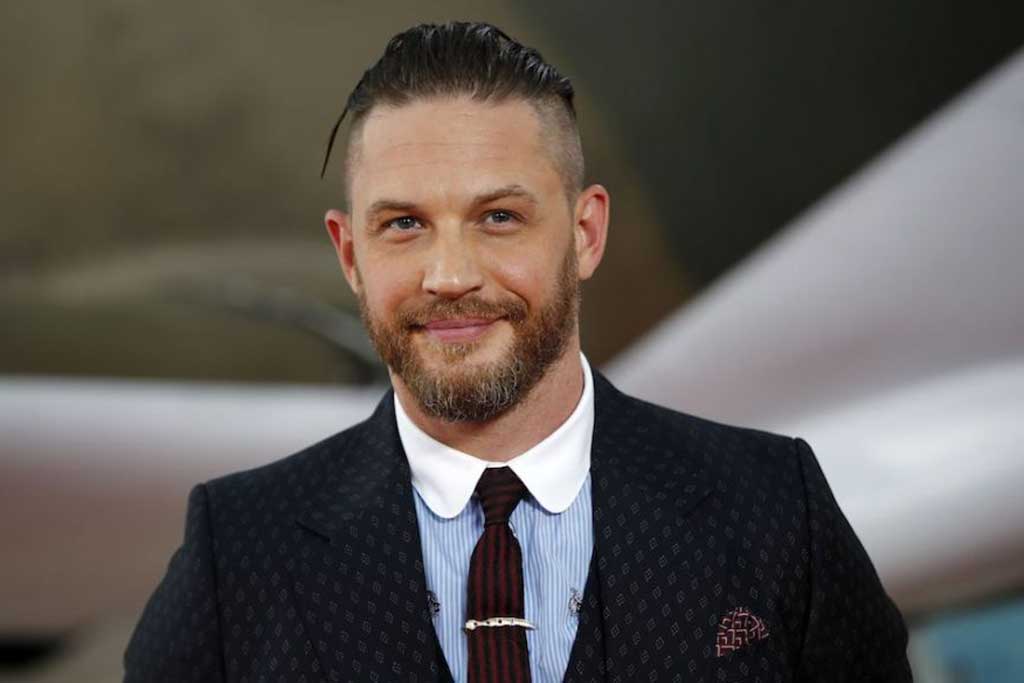 Tom Hardy Terima Gelar Kehormatan dari Kerajaan Inggris