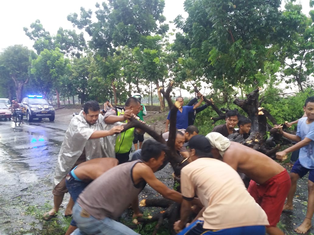 465 Rumah Akibat Angin Puting Beliung di Sidoarjo