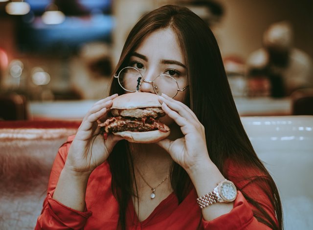Alasan Mengapa Anda Merasa Pusing Setelah Makan