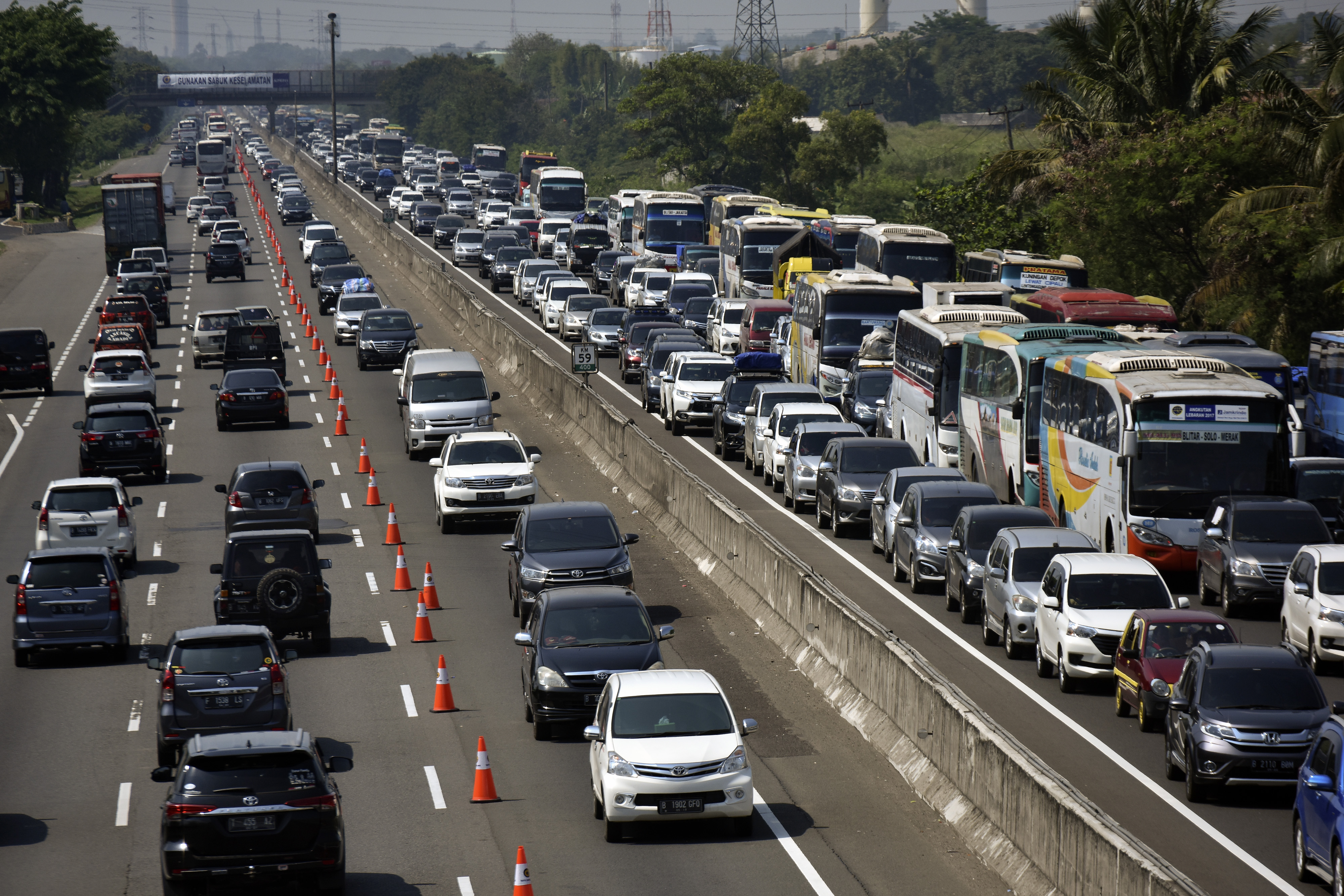 Jarak Aman Mobil Saat di Kemacetan Lalu Lintas