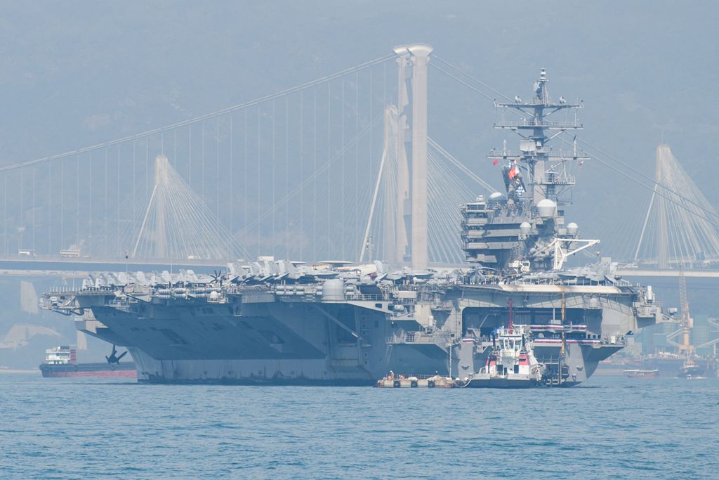 Kapal Induk AS Merapat ke Hong Kong