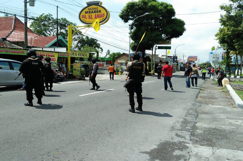 Densus Rekonstruksi Penangkapan Tersangka Teroris di Sleman
