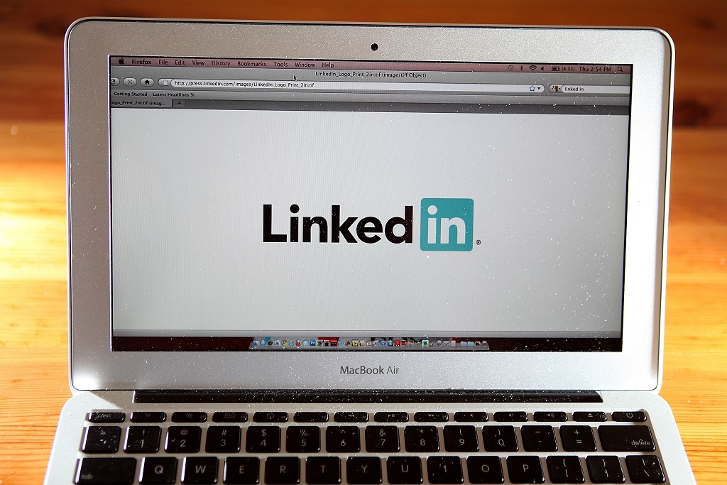 LinkedIn Ingin Buat Fitur Serupa Snapchat Stories