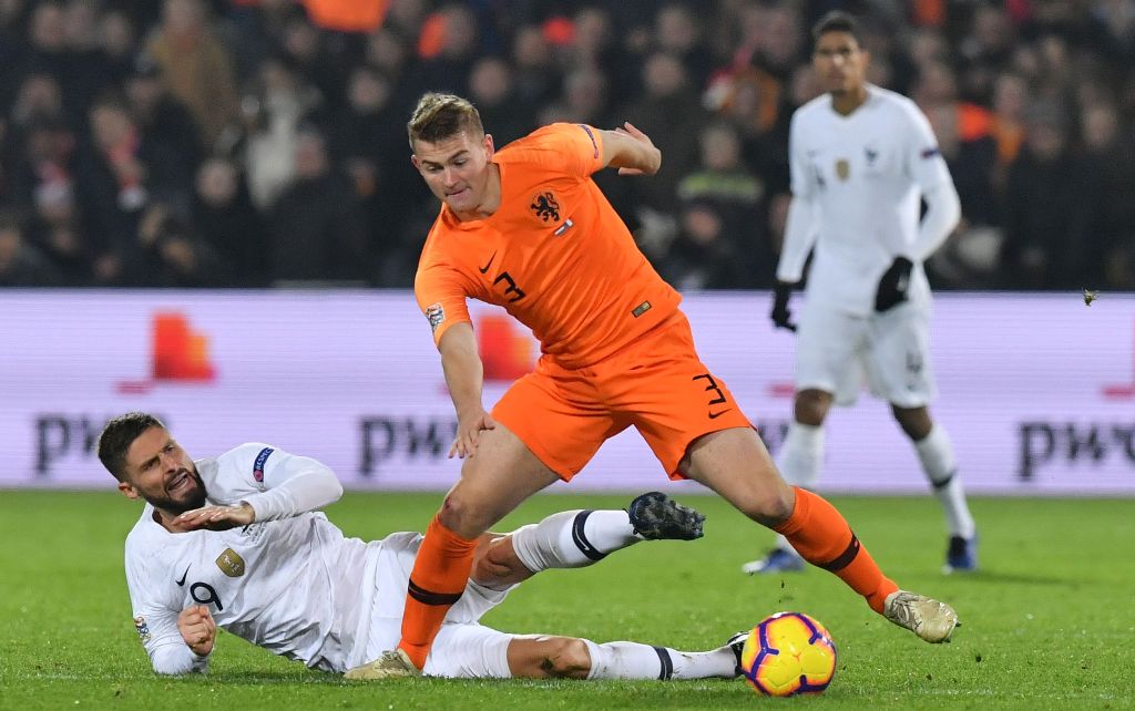 Juventus Saingi Barcelona Perebutkan De Ligt