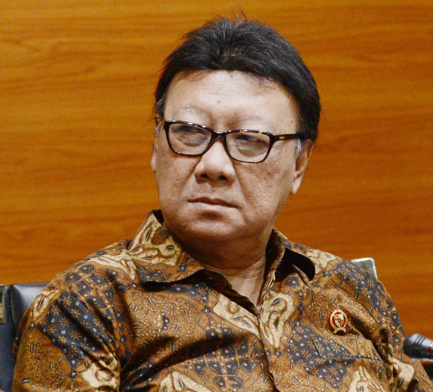 'Tabokan' Jokowi Isyarat Bagi Penegak Hukum