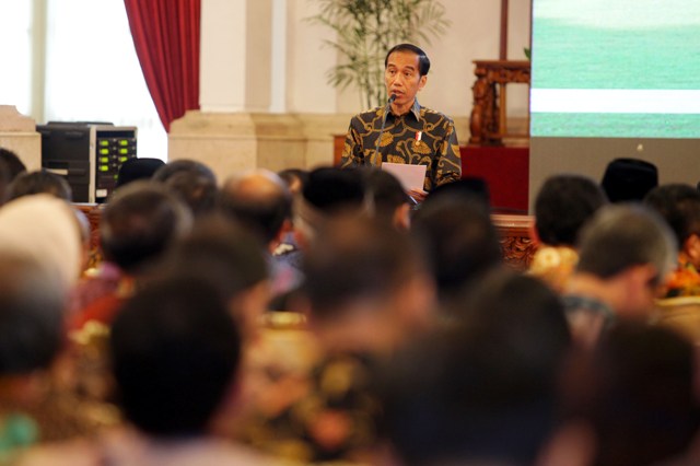 Jokowi Berbaur dengan Warga Lampung