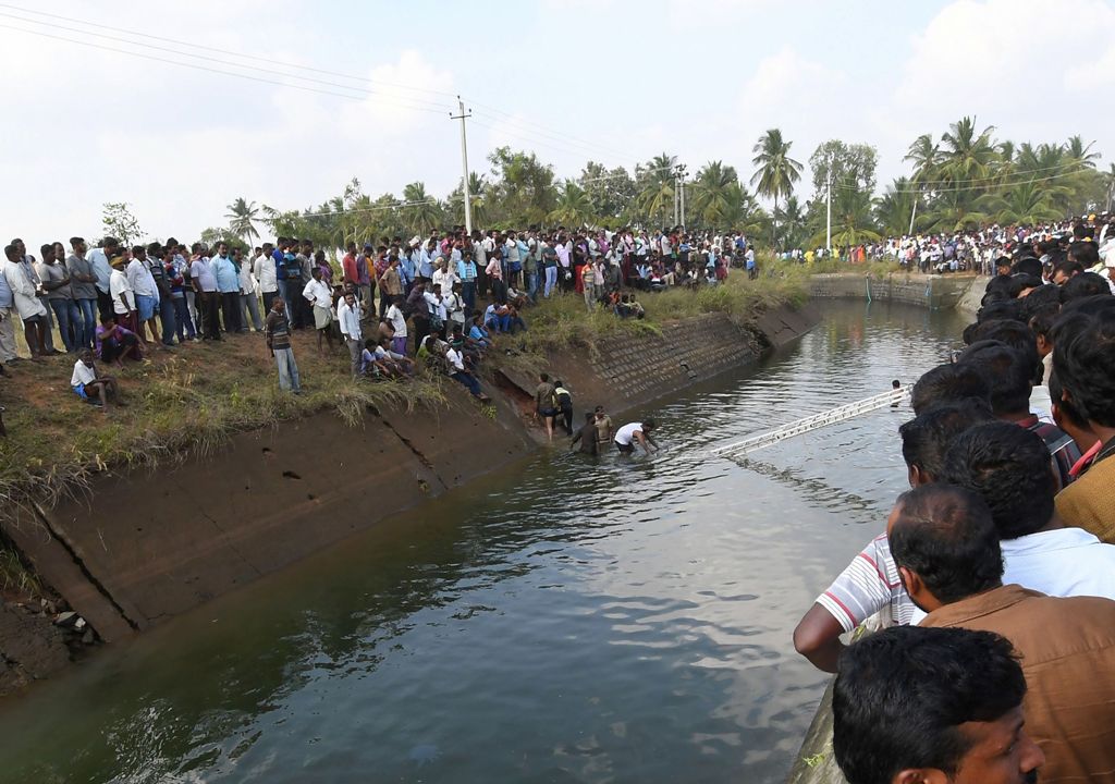 Bus Terjun ke Kanal di India, 28 Tewas