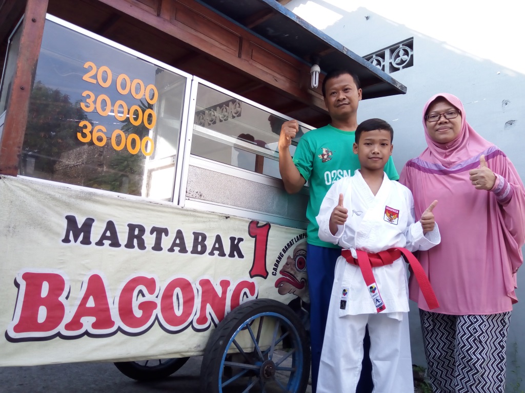 Perjuangan Penjual Martabak di Solo Antarkan Anaknya Jadi Juara Karate Internasional