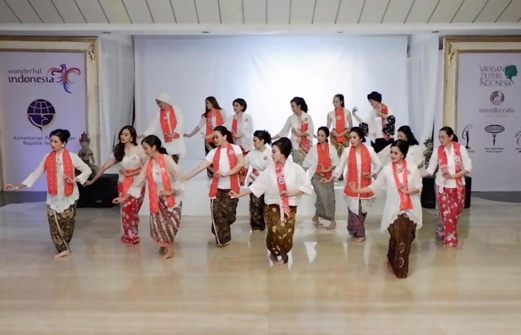 PERTIWI Gelar Tari Masal Dukung Jokowi-Maruf