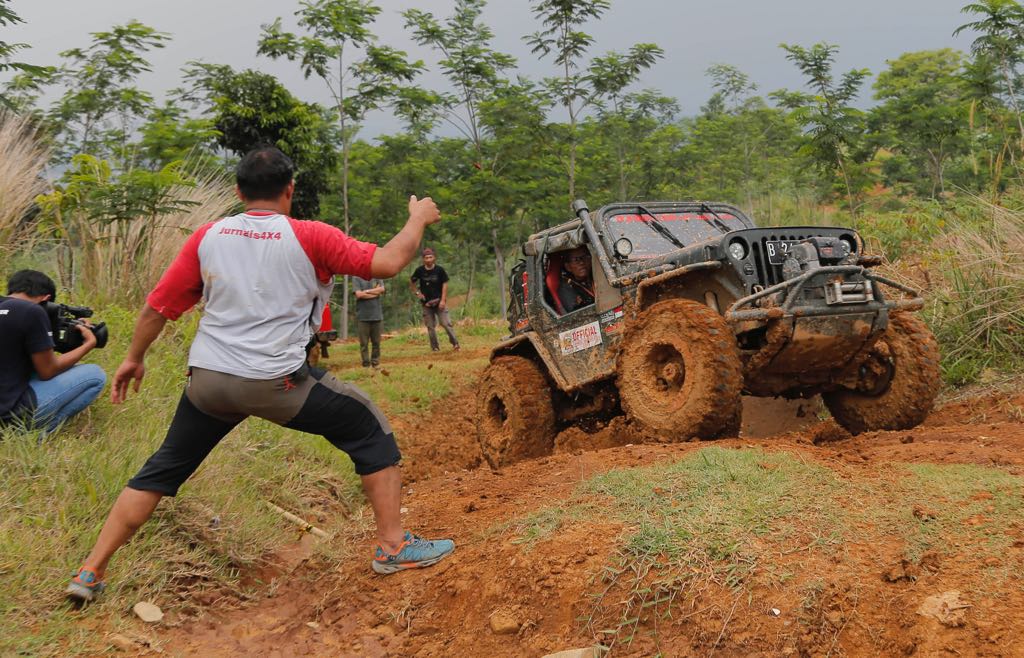 Komunitas Otomotif 'Main Tanah' Bareng Jurnalis 4x4