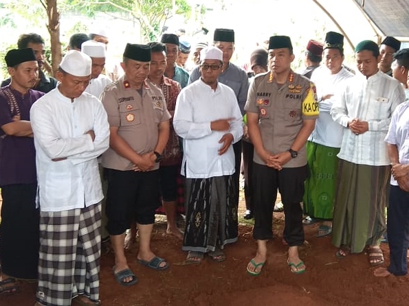 Santri Korban Kecelakaan Maut di Tangerang Dikebumikan