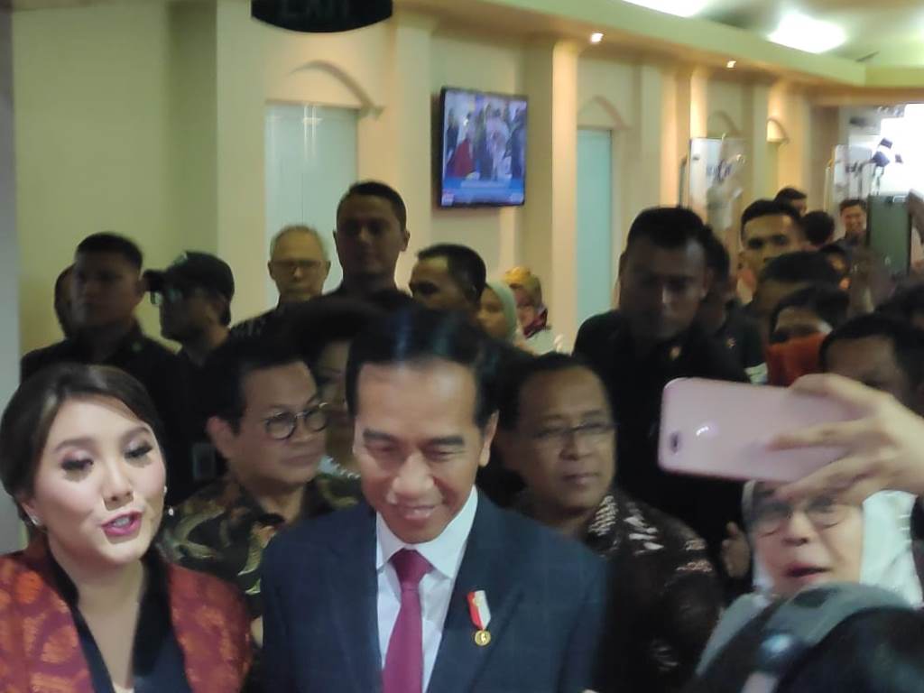 Jokowi Disambut Meriah di <i>Metro TV</i>