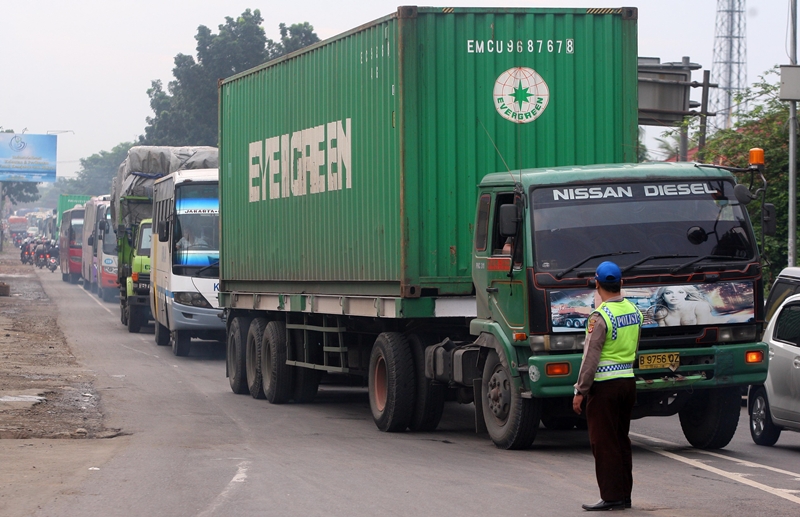 Truk Delapan Ton Lebih ke Dilarang Lewat Kalimalang