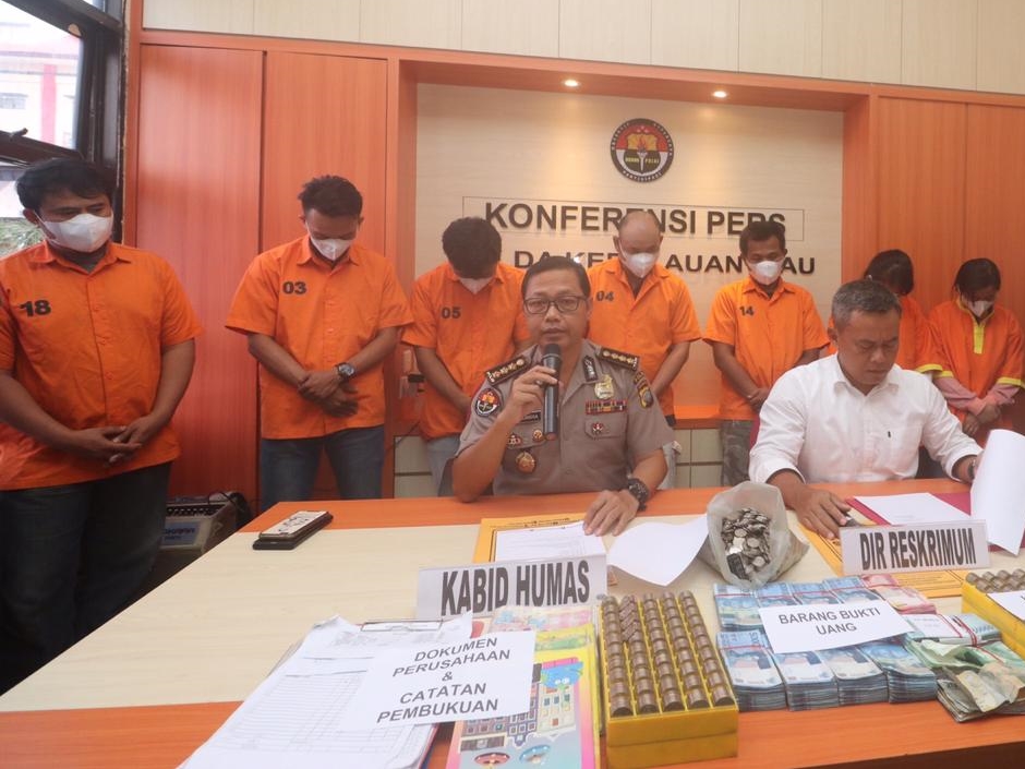 Ada Perjudian Gelanggang di Mal Batam