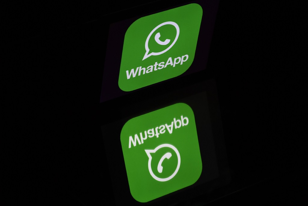 Chief Business Officer WhatsApp Mundur
