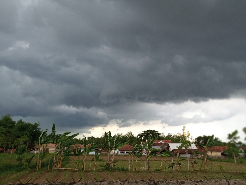 Penyebab Cuaca Buruk di Jawa Bagian Timur