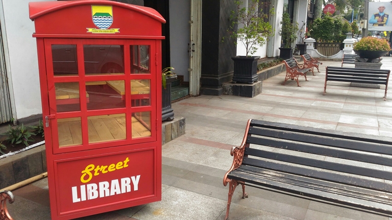 Dewan Sebut Perpustakaan Mini Tak Cocok di Trotoar