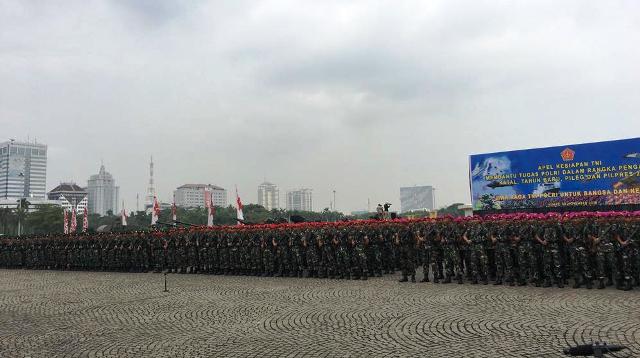 TNI Polri Gelar Apel Pengamanan Natal