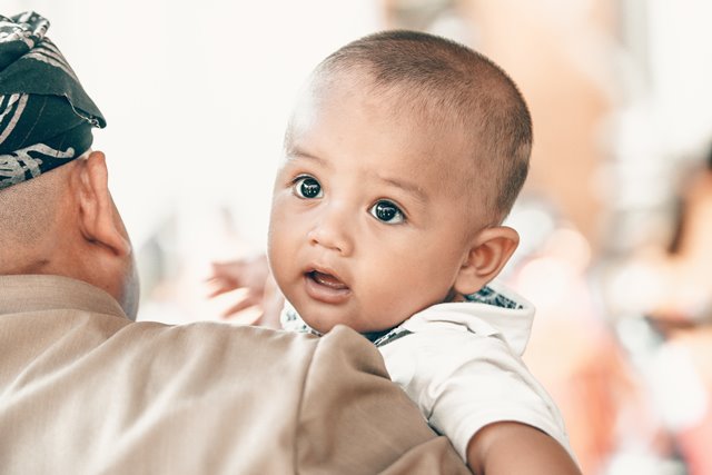 Ini Asal-usul Warna Mata Bayi Anda