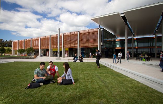 Lima Alasan Menarik Kuliah di Massey University