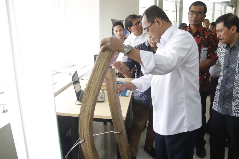 Menhub Ingin Kembangkan Kapal Bambu Karya ITS
