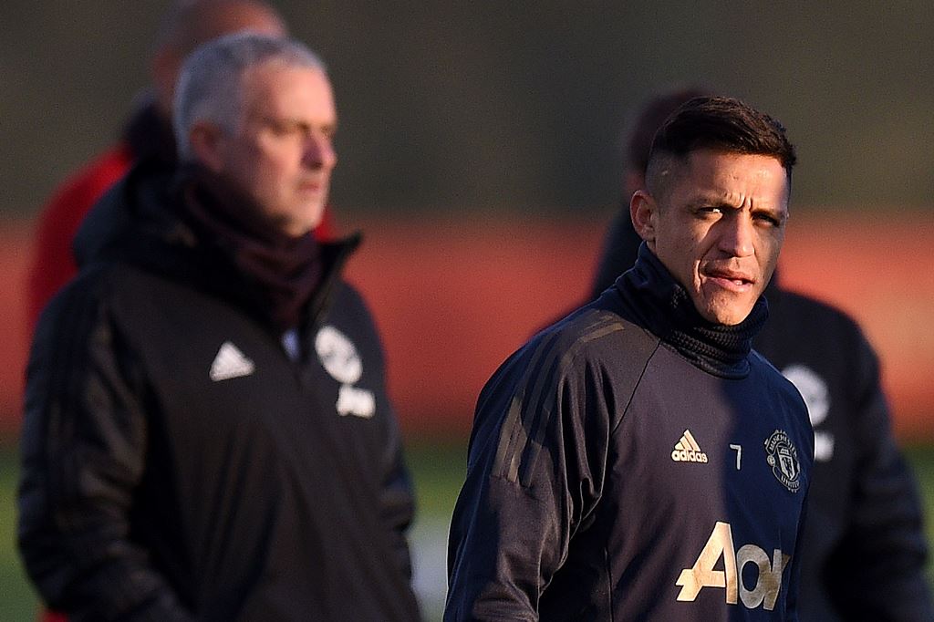 Alexis Sanchez Terancam Absen Panjang