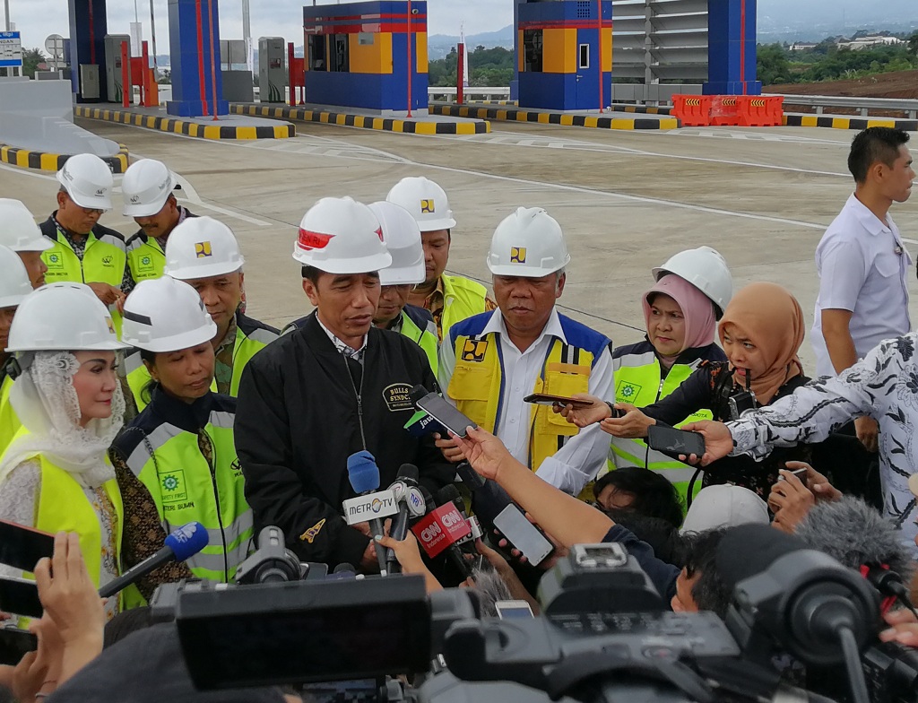 Jokowi Pastikan Pengiriman Buku Gratis Berlanjut