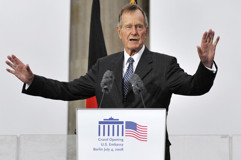 Trump Puji Kepemimpinan George HW Bush
