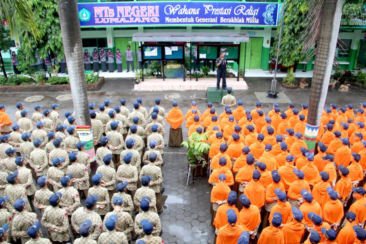 Polres Lumajang Ajak Siswa MTs Mewaspadai Hoaks