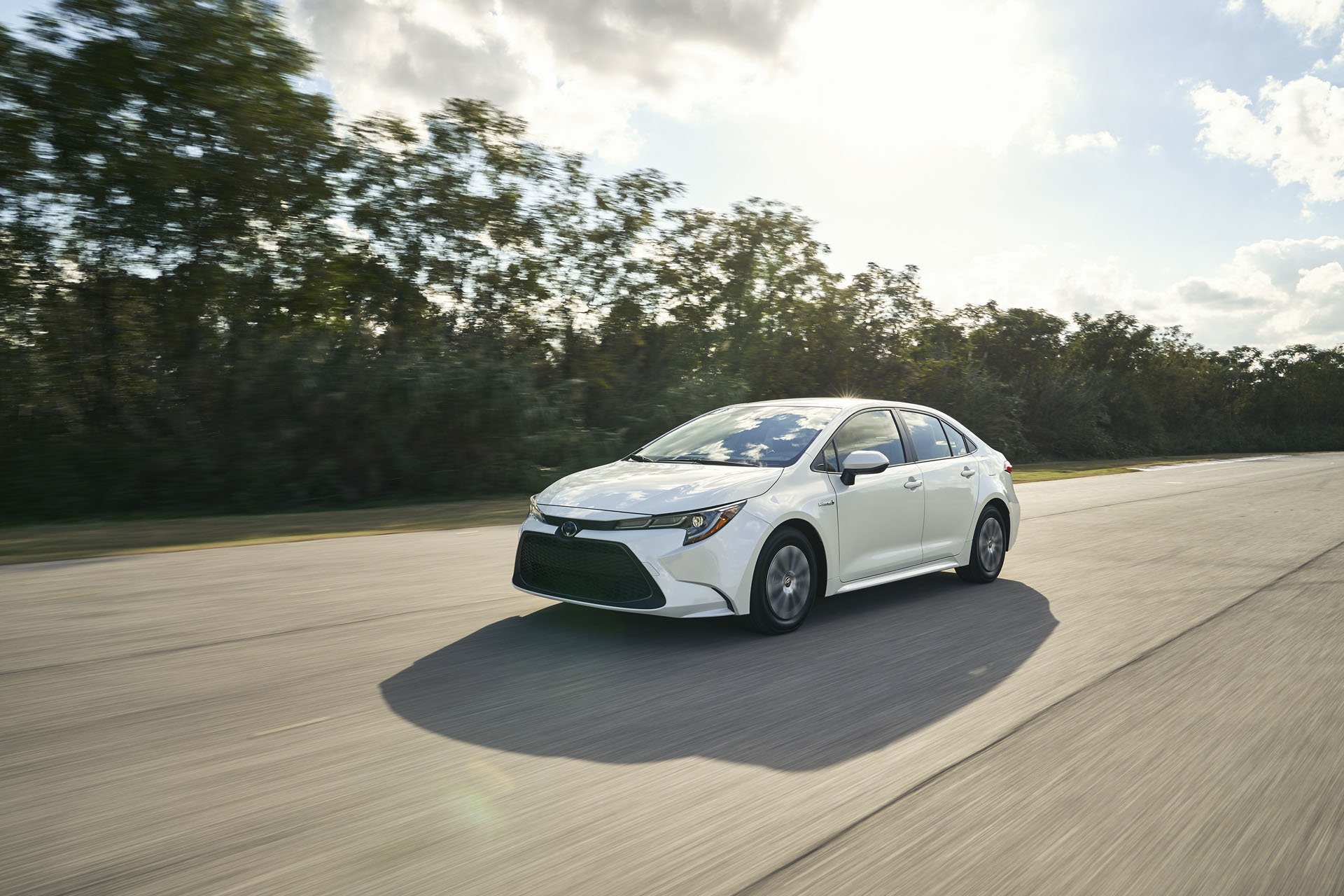 Toyota Cangkok Teknologi Prius di New Corolla Hybrid
