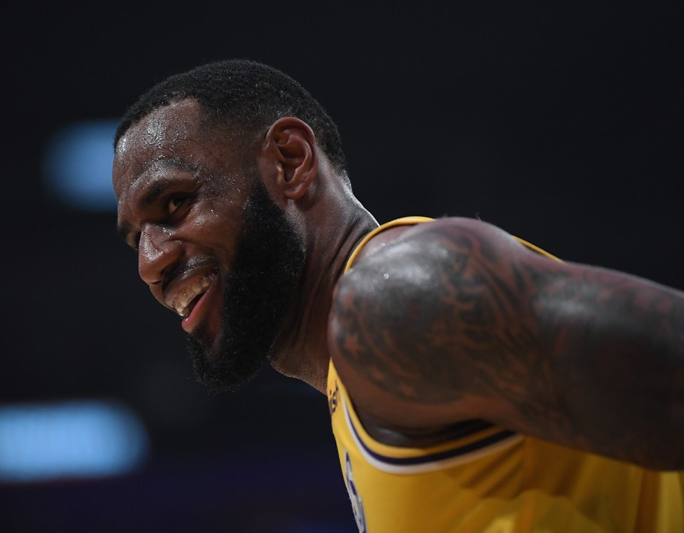 LeBron James Antar Lakers Bekuk Suns
