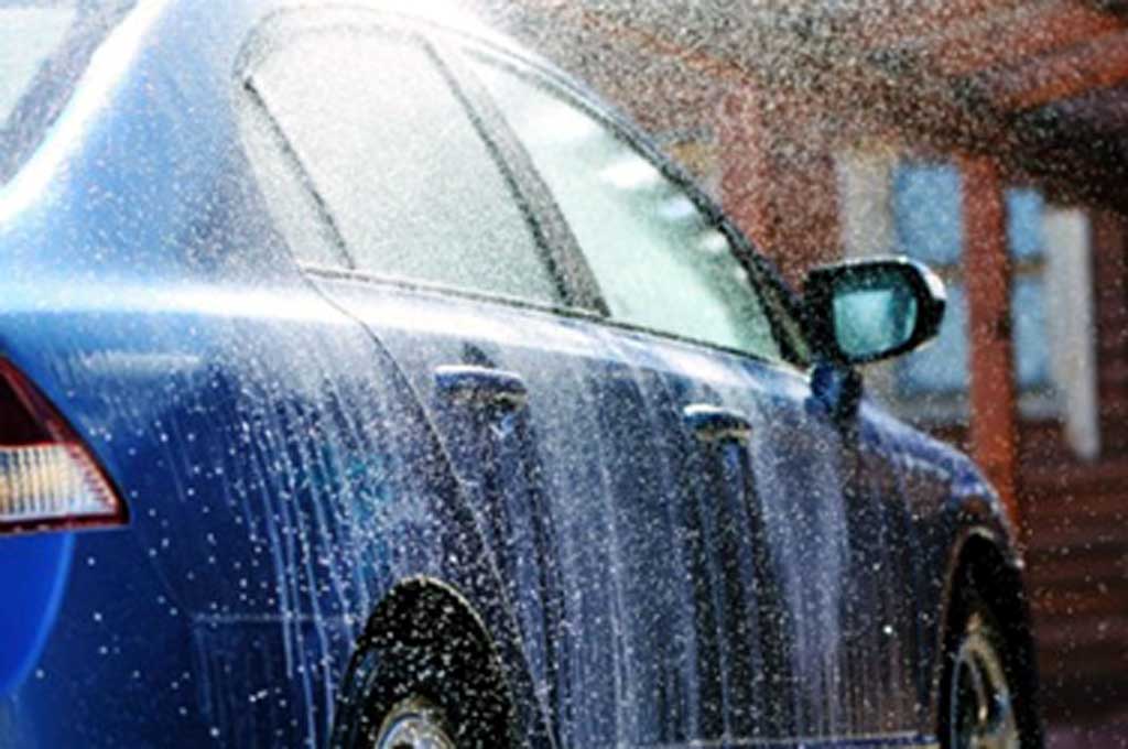 Cuci Mobil Pakai Air Kualitas Buruk Bikin Jamur Kaca Cepat Hinggap