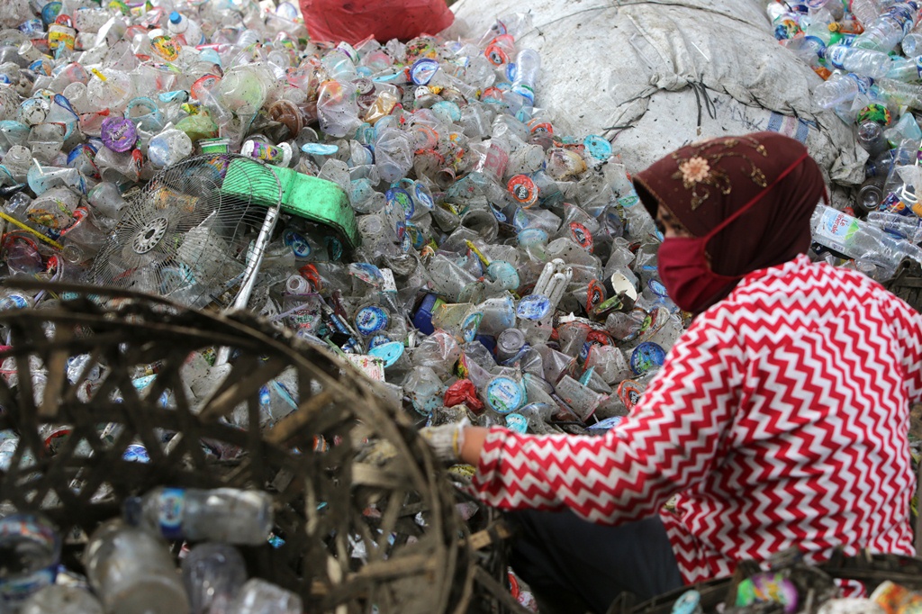 Mendagri Larang Penggunaan Plastik