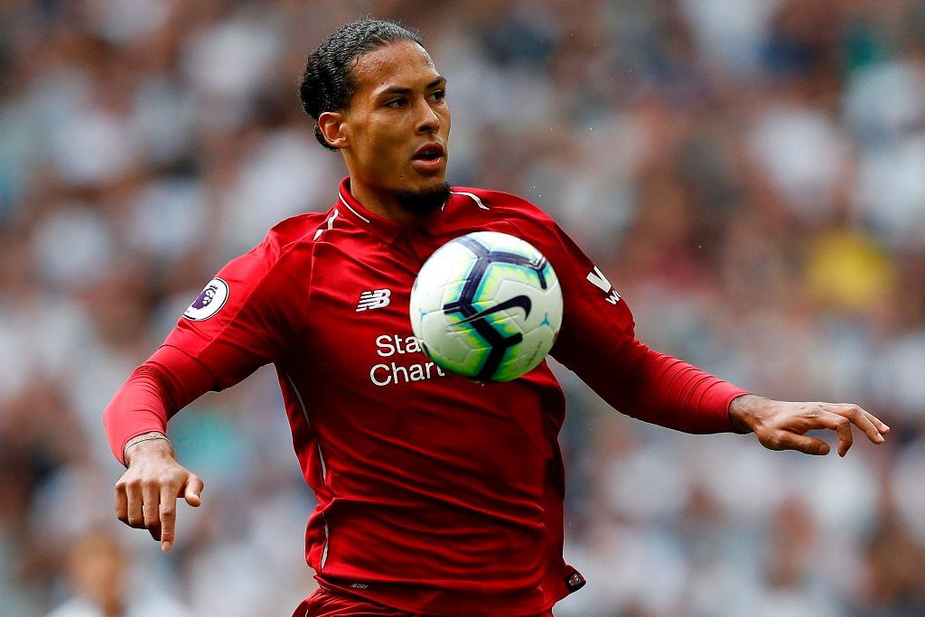 Van Dijk Enggan Memikirkan Puncak Klasemen