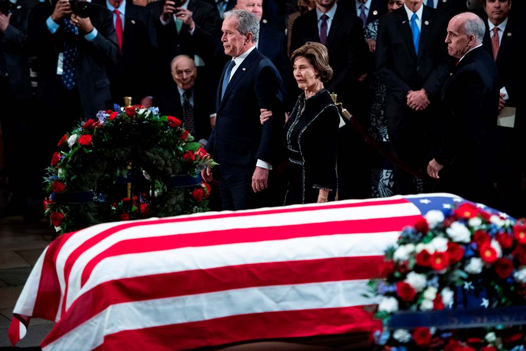 Peti Jenazah Bush Tiba di Capitol Hill