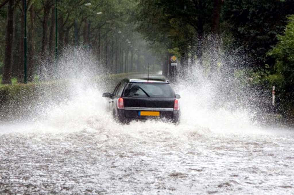 Terobos Banjir, Jangan Sampai Air Masuk Intake Udara