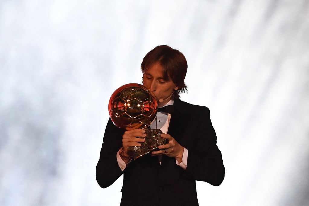 Modric Persembahkan Trofi Ballon d'Or untuk Xavi dan Iniesta