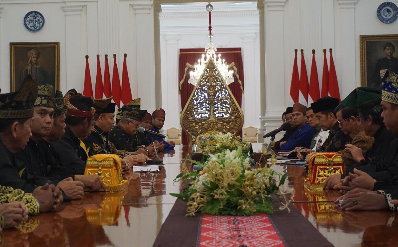 Jokowi Dapat Gelar 'Petinggi yang Bercahaya'