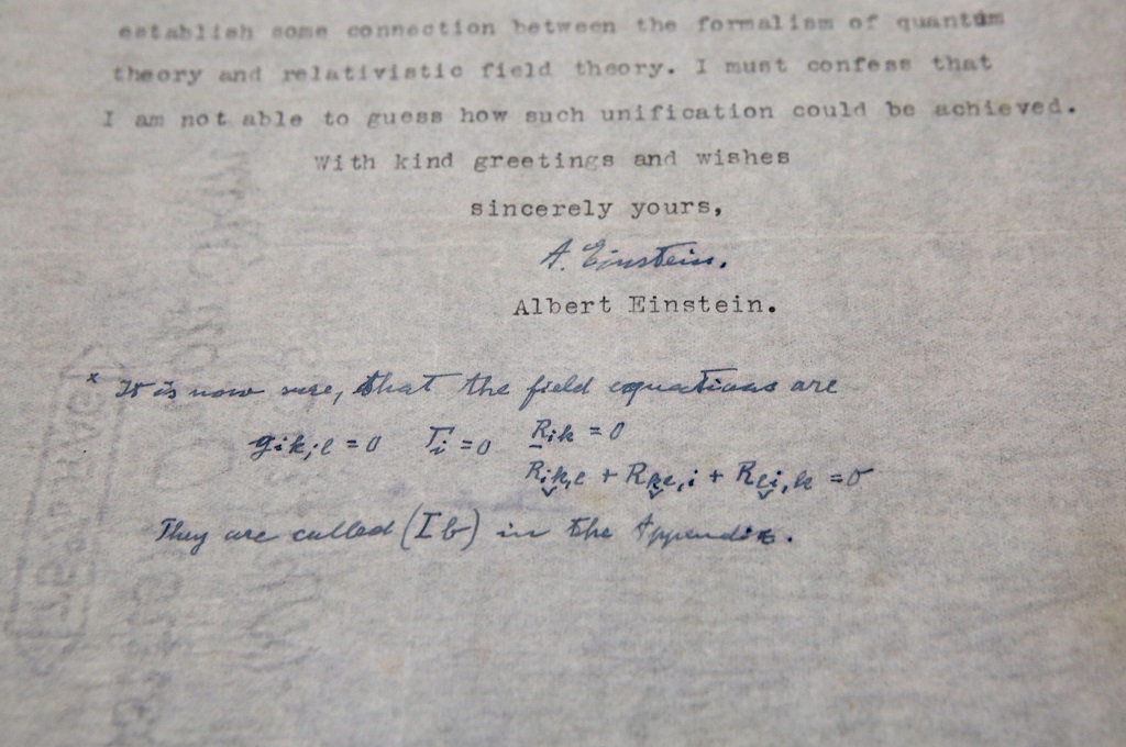 Surat 'Meragukan Tuhan' Einstein Terjual Rp41 Miliar