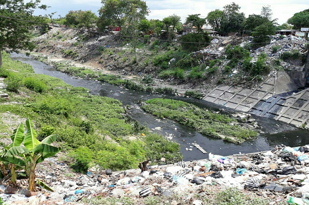 Buang Sampah di Bengawan Solo Terancam Denda Rp50 Juta