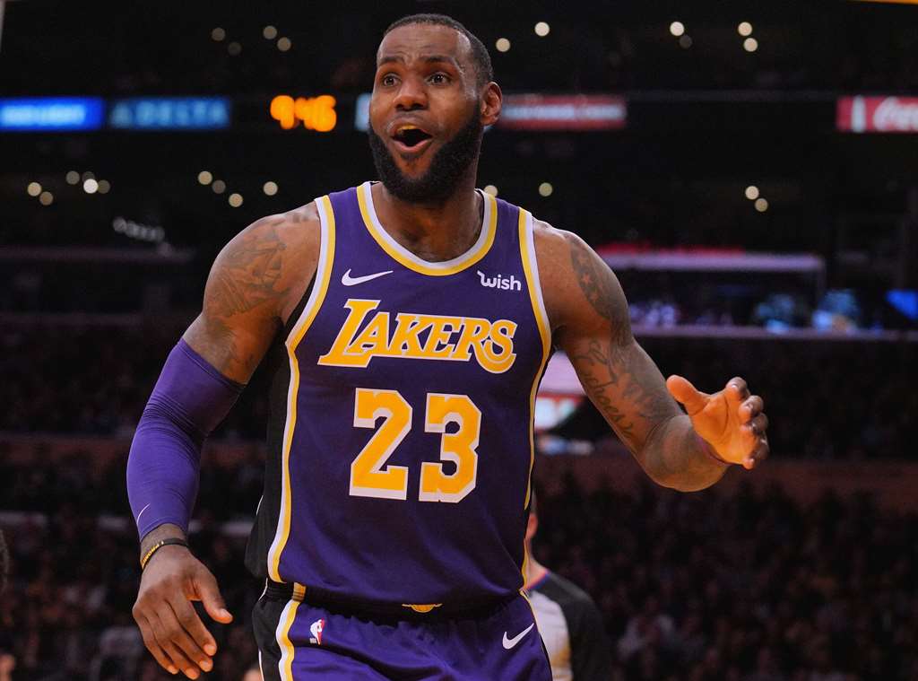 LeBron James Pimpin Lakers Tundukkan Spurs