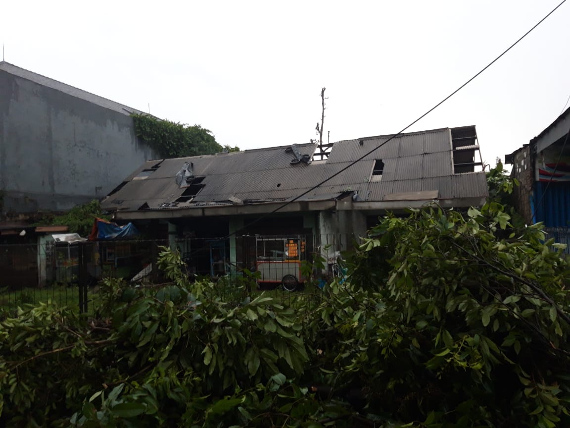 Puluhan Rumah di Bogor Rusak Diterjang Puting Beliung