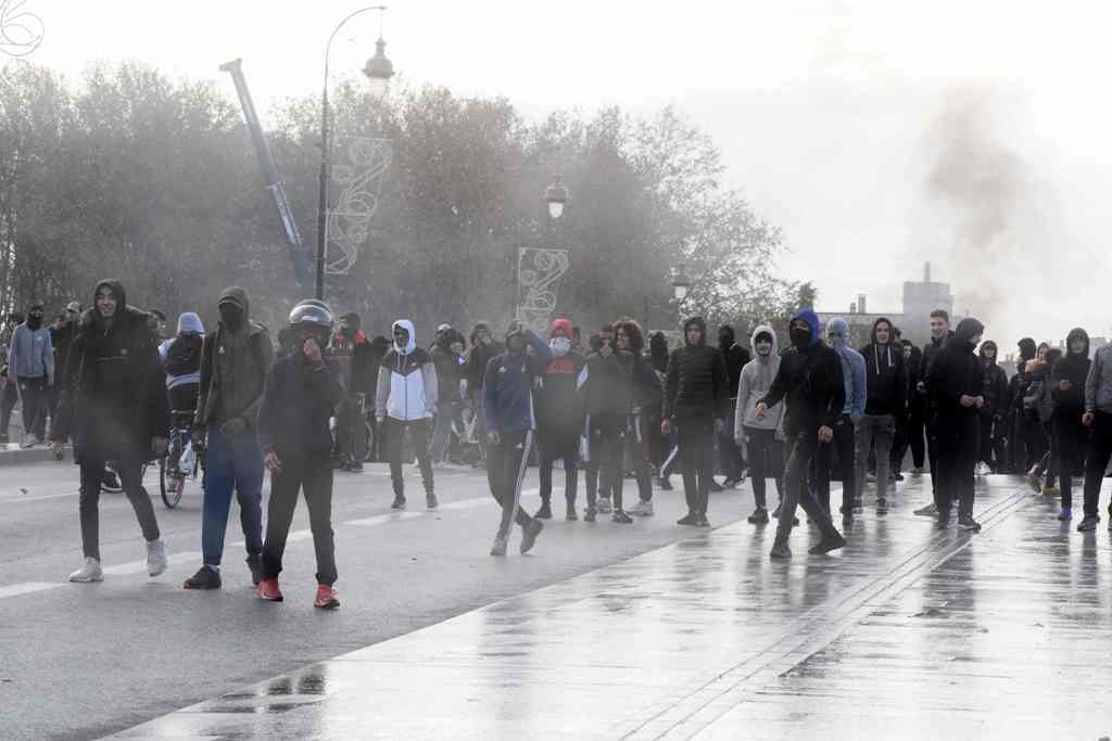 Hadapi Demo, Prancis Kerahkan 8 Ribu Polisi