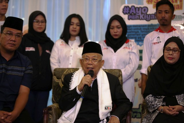 Maruf Ajak Santri Jadi Gus Iwan