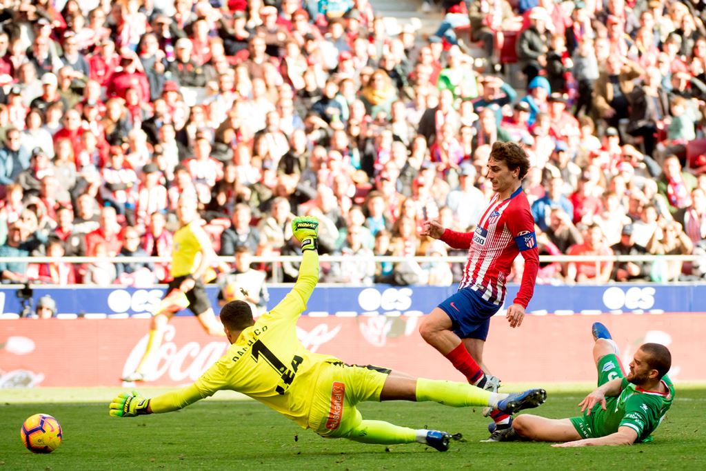 Bantai Alaves, Atletico Madrid Melesat ke Posisi Dua