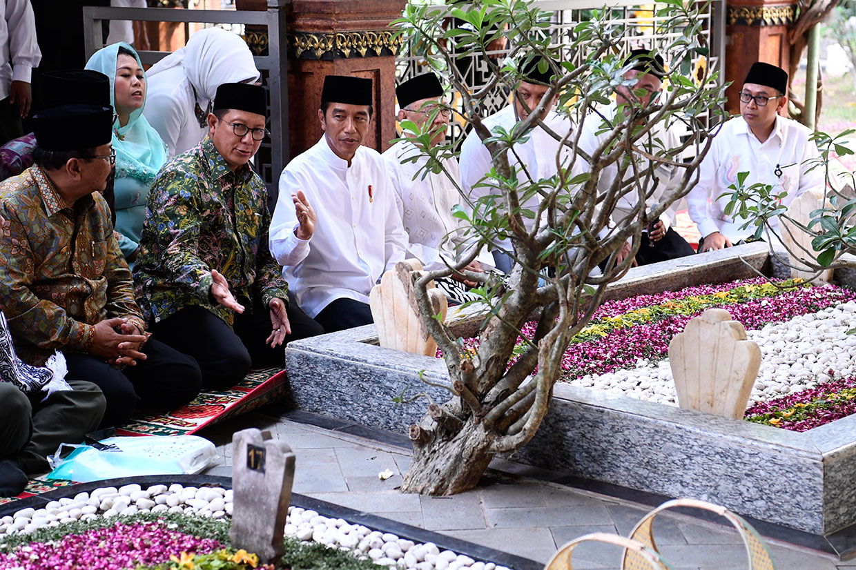 Jokowi Ziarah ke Makam Gus Dur