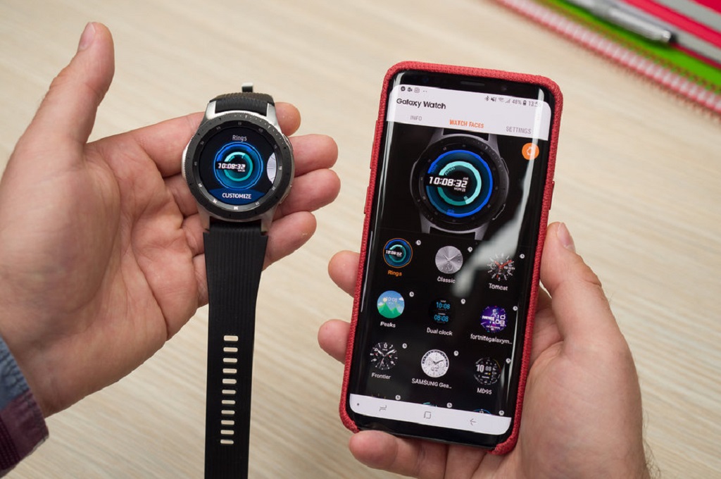 Phone launcher tizen wear os. Tizen os Smart часы. Смарт часы Tizen Samsung. Галакси вотч 4 и айфон 13. ОС Tizen на галакси вотч.