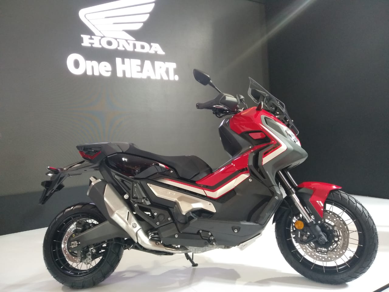 Honda X Adv Jadi Sepeda Motor Matik Untuk Berpetualang Medcomid